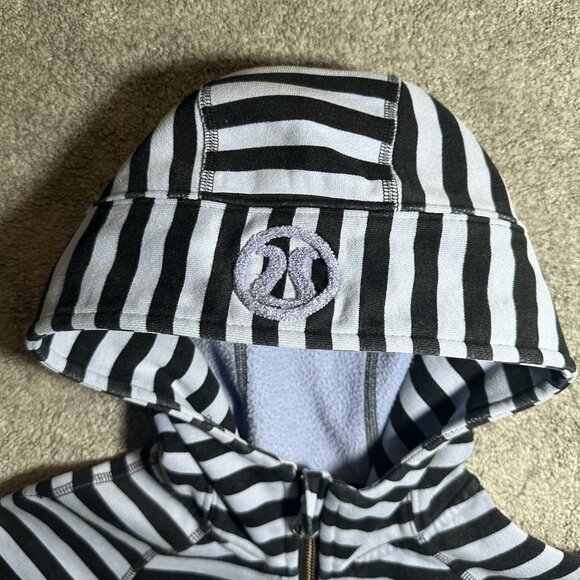 VTG Lululemon Scuba Hoodie Size 2 Light Blue Black Striped Full Zip Thumbholes - Picture 2 of 11